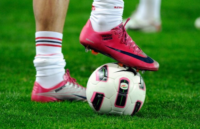 Difference Between Soccer & Lacrosse Cleats | Livestrong.com