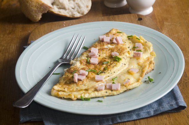 The Calories in a Three-Egg Ham &amp; Cheese Omelet | livestrong