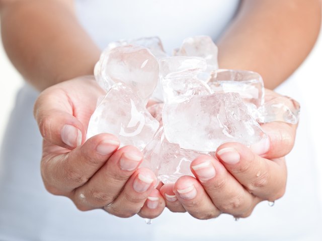 What Are the Benefits of Chewing Ice Cubes? - Livestrong.com