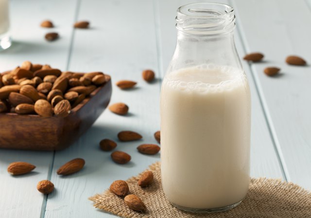 Almond Milk Nutrition Benefits Calories Warnings And Recipes