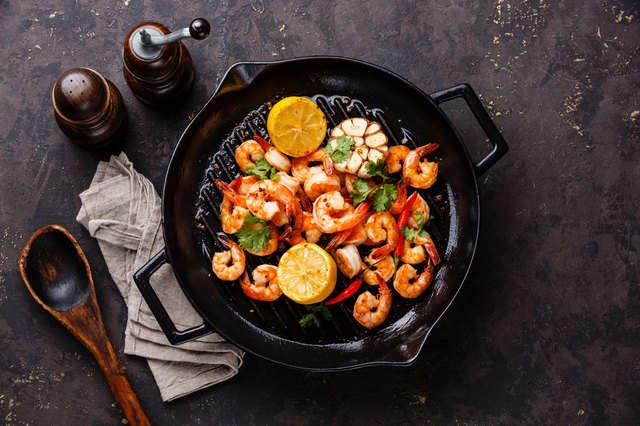 How to Grill Pre-Cooked Shrimp and Vegetables | livestrong