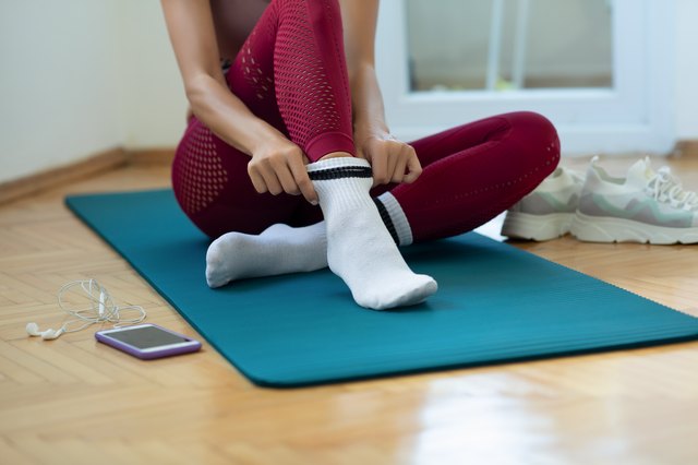 Non Skid Women Barre Yoga Shoes Pilates Grip Socks Toeless Machine