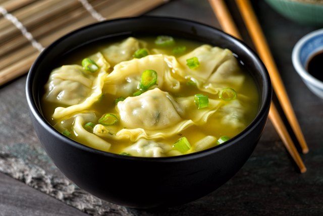 The Nutrition and Calories in Egg Drop, Wonton and Udon Soup