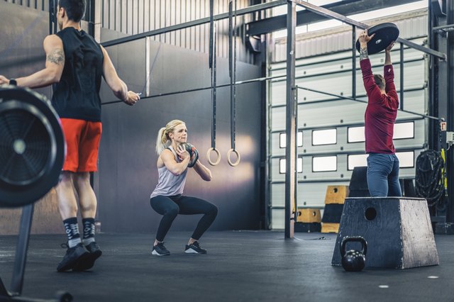 5 Light Weight Lifting Benefits For All Goals, From A Trainer