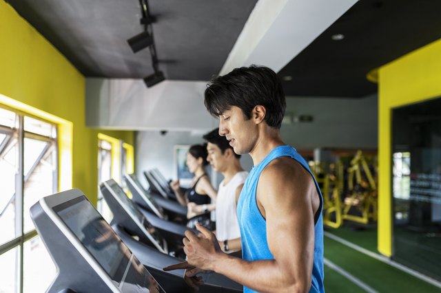 Benefits of walking online on an incline treadmill