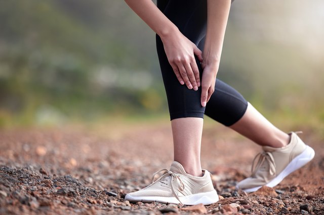 how-to-walk-downstairs-properly-knee-and-hip-pain-going-downstairs