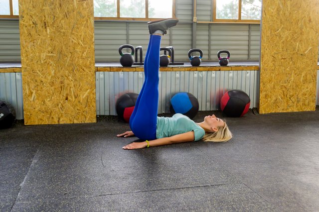 A 20-Minute Superset Ab Workout to Strengthen Your Core | livestrong