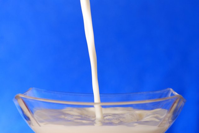 does-milk-raise-cholesterol-levels-livestrong