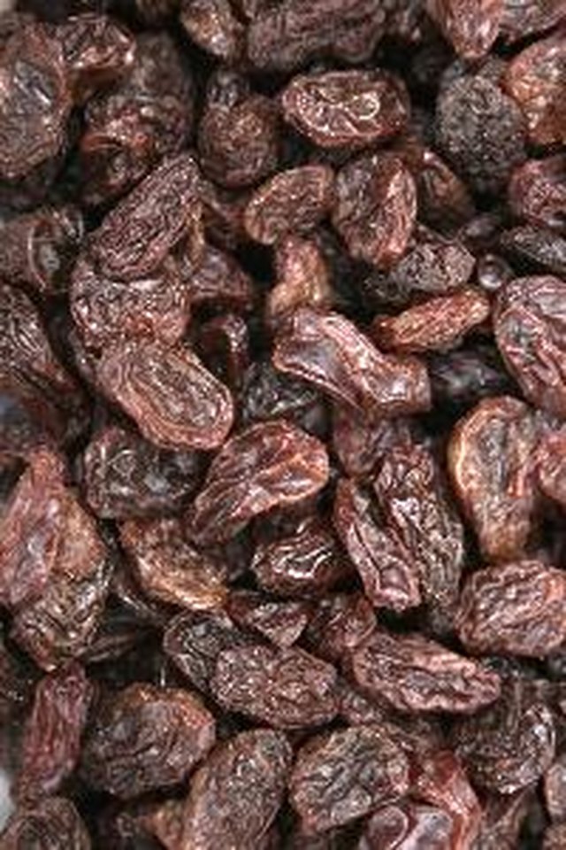 the-nutritional-value-and-glycemic-index-of-dried-fruit-livestrong