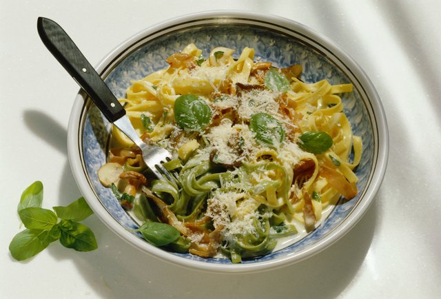 Paglia e fieno (green and white ribbon pasta), Italy