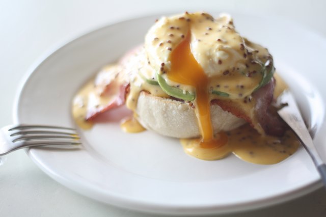 Eggs benedict