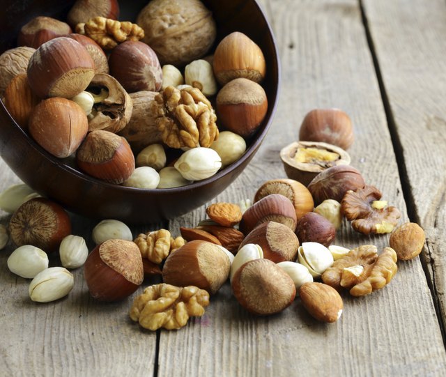 Mix nuts (almonds, hazelnuts, walnuts)