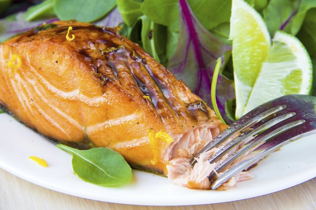 Grilled fillet of red salmon and salad with lettuce