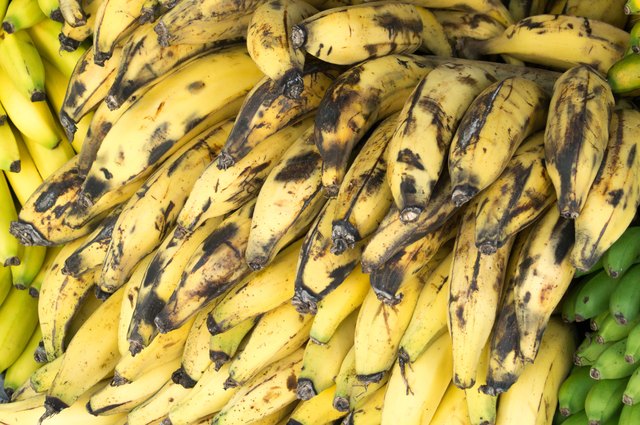 Bananas Penca de plátanos machos en el mercado