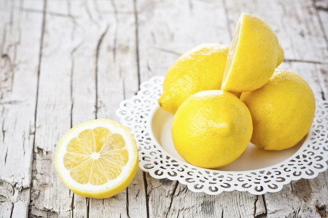 eating-lemon-during-pregnancy-livestrong