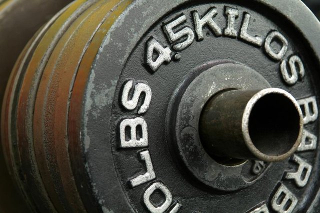 4.5-kilo weight plates on a rack.