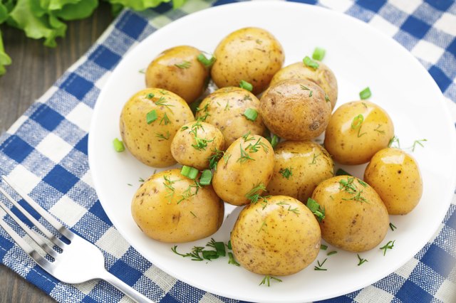 Potato with dill and scalliom