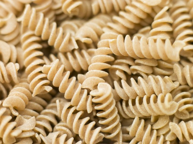 whole-grain-pasta-vs-regular-pasta-livestrong