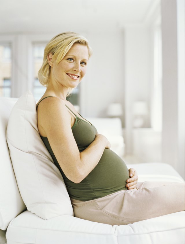 herbs-spices-to-avoid-while-pregnant-livestrong