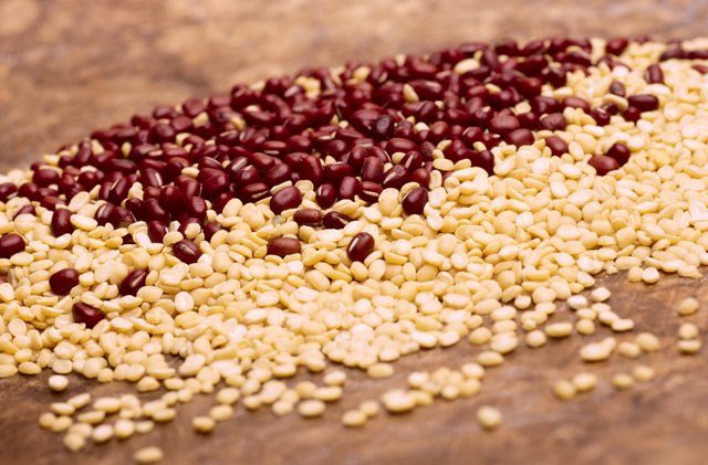 Mixture of beans and peanuts