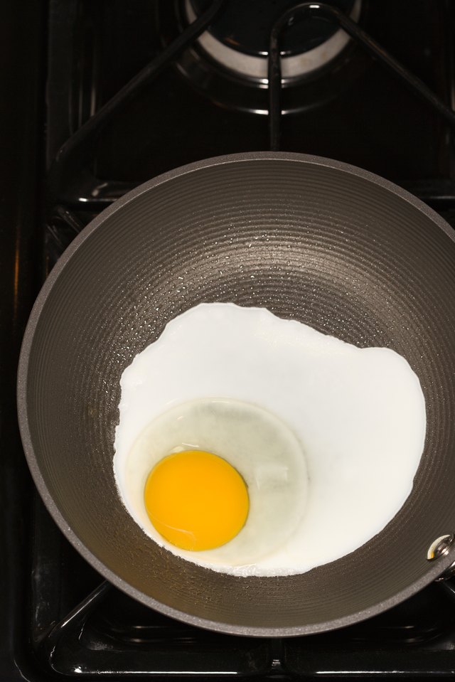 The Best Way To Fry An Egg Without Sticking 8636