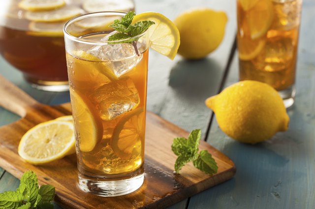 Pros and Cons of Drinking Unsweetened Tea | livestrong