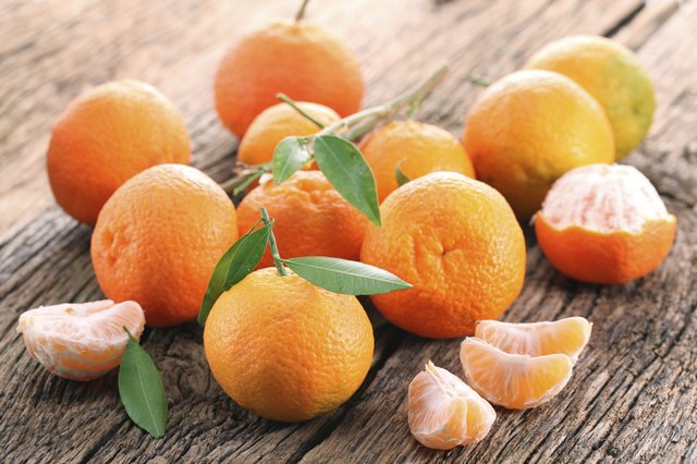 Tangerines with leaves