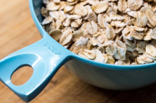 Measuring One Cup of Traditional Jumbo Rolled Oats