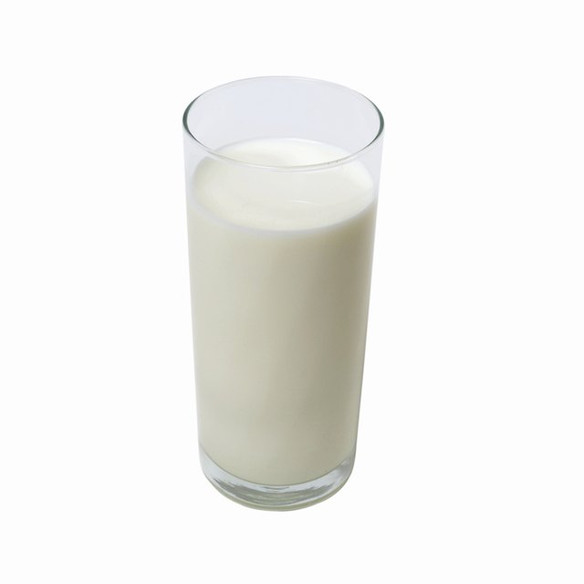 Should Bodybuilders Drink Milk? | Livestrong.com