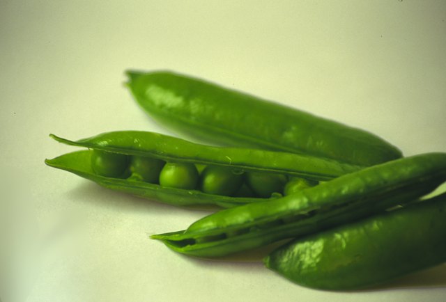 How to Cook Pea Pods Without a Steamer | Livestrong.com
