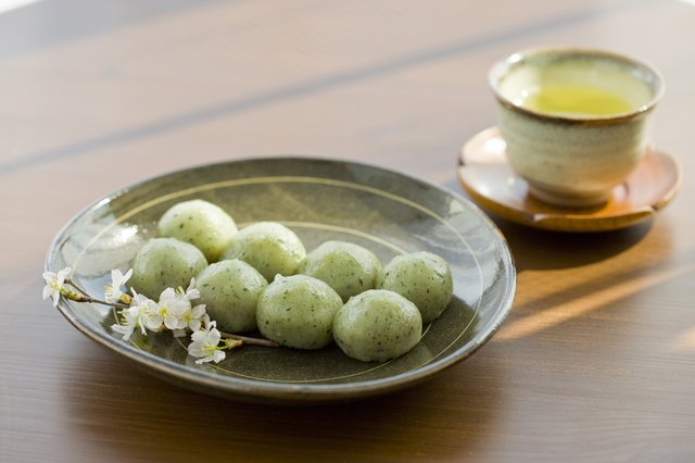 Rice dumplings and green tea