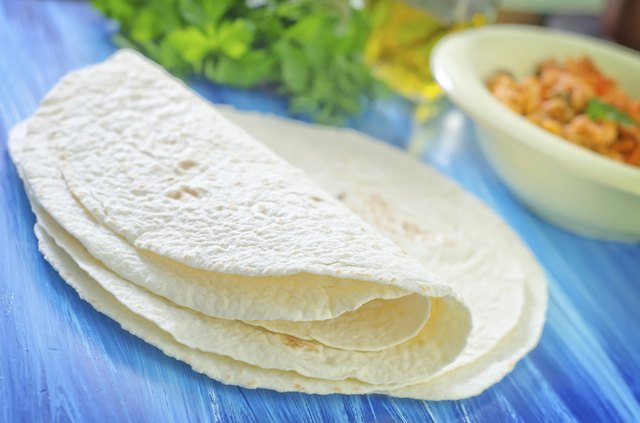 calories-in-a-flour-tortilla-livestrong