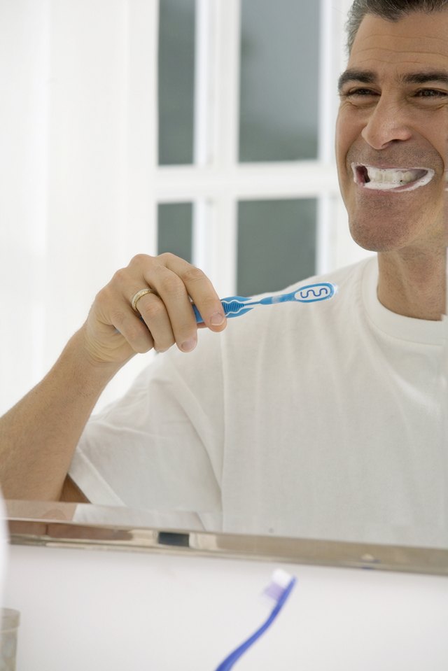 How to Brush Teeth Without Tooth Paste or Baking Soda