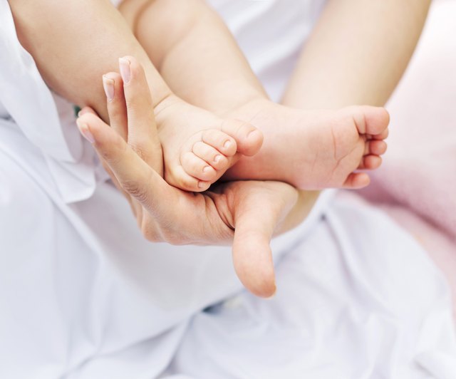 Image presenting little baby's feet