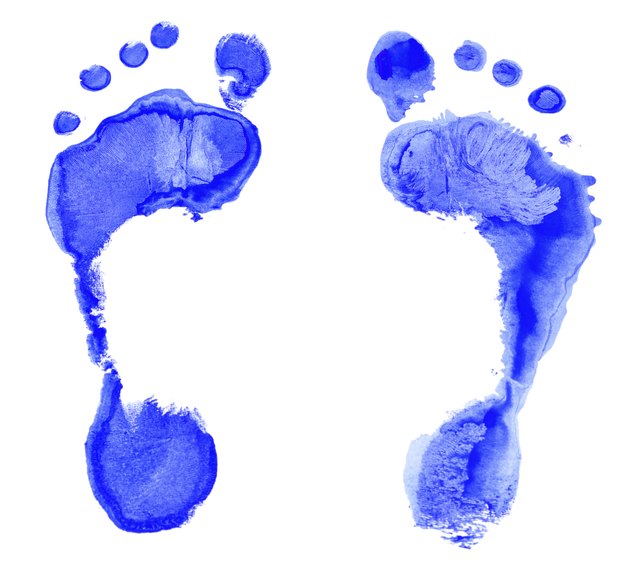 Neuropathy Symptoms in the Feet | Livestrong.com