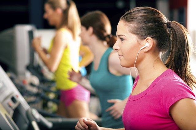 People on treadmill in gym running