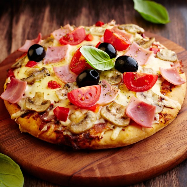 Is Pizza Healthy for Pregnancy? | Livestrong.com