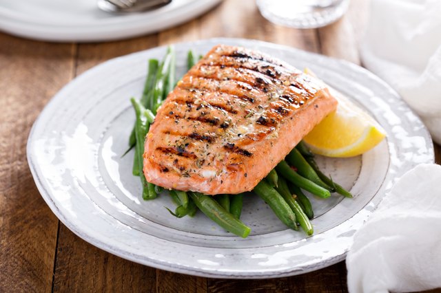 Grilled salmon with green beans