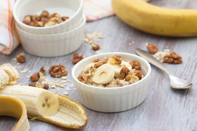 What to Eat for Breakfast Before a Race | livestrong