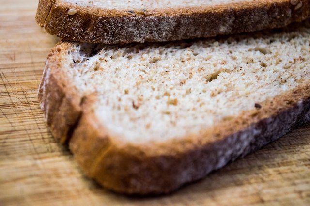 does-whole-grain-bread-raise-blood-sugar-livestrong