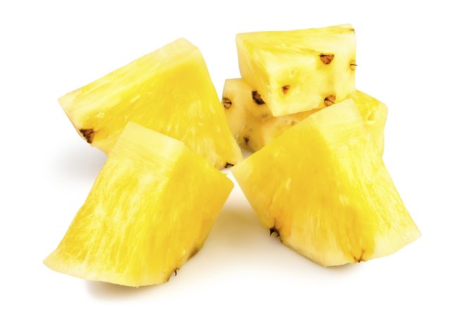 pineapple peeled chunks