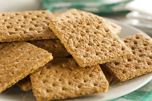 Graham Cracker Serving Size | livestrong