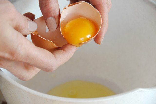 are-pasteurized-eggs-safe-to-eat-raw-livestrong