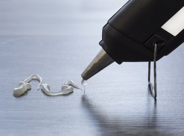 Electric hot glue gun