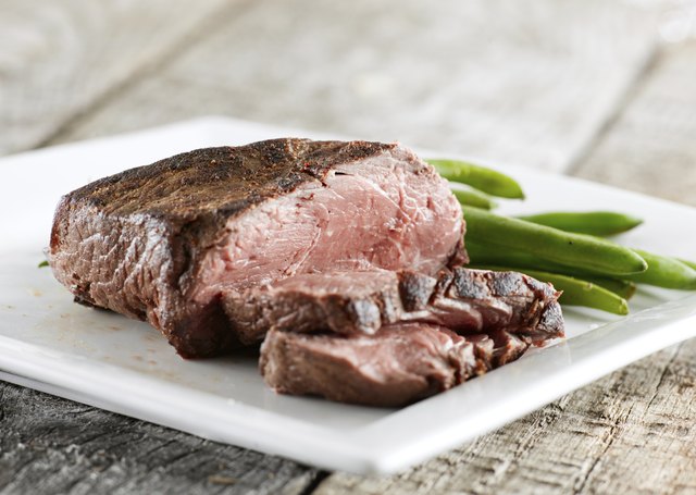 steak cooked rare with greenbeans