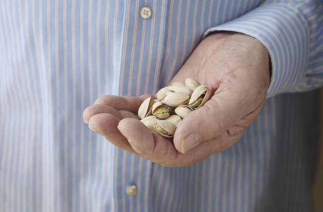 diabetic snack serving of pistachio nuts