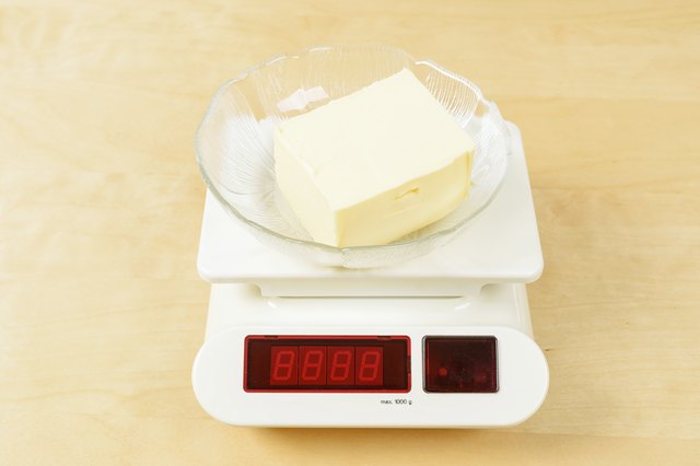 How to Read Ounces on a Digital Scale | livestrong