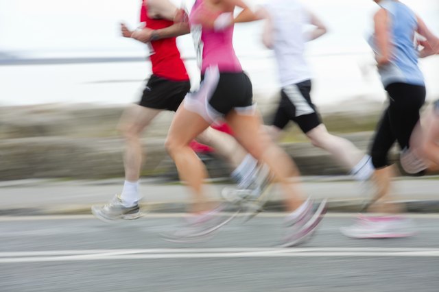 runners, blurred motion