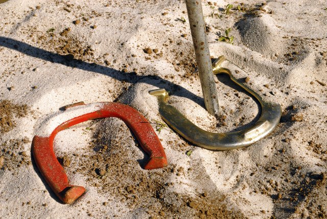 Real ringer game of horseshoes