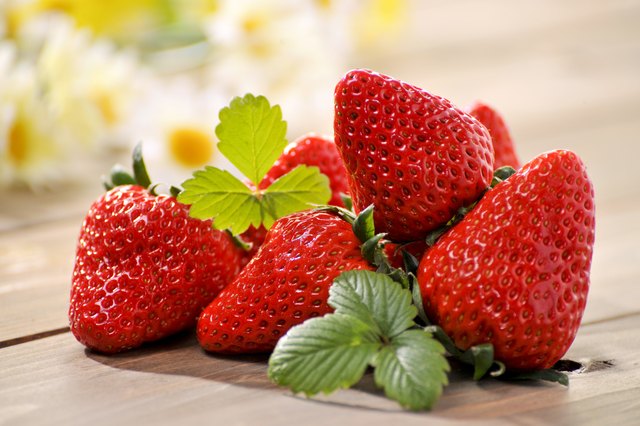 strawberry-allergy-symptoms-causes-treatment